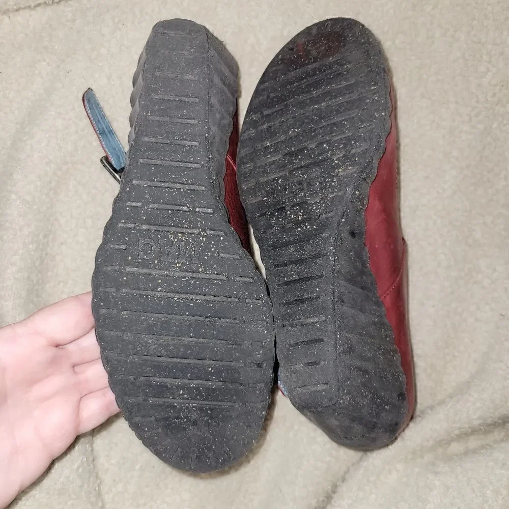 Mag women's red wedges size 8.5.  ^